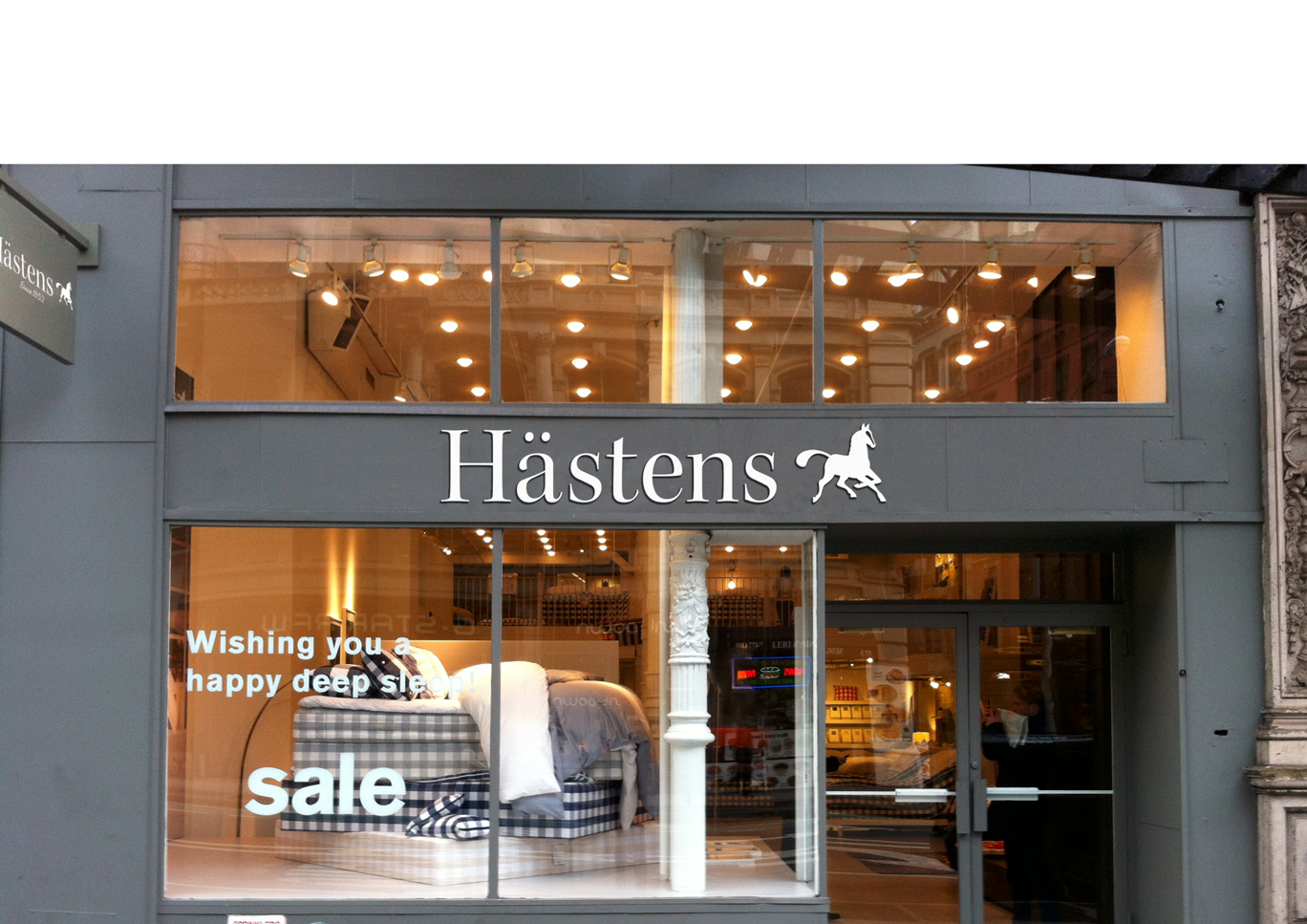 hästens-new-visual-identity-store-front